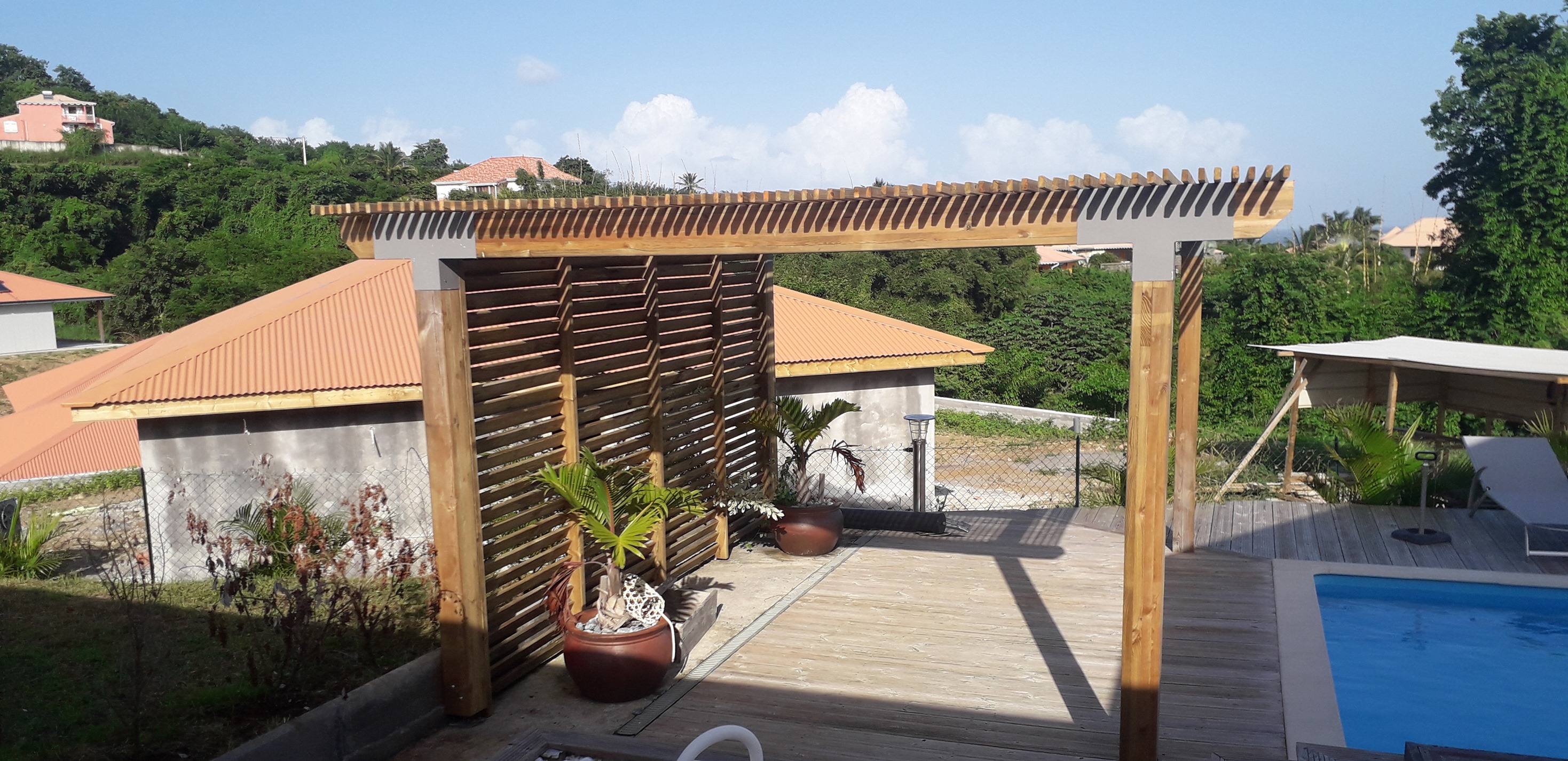 Pergola et deck bois en Martinique