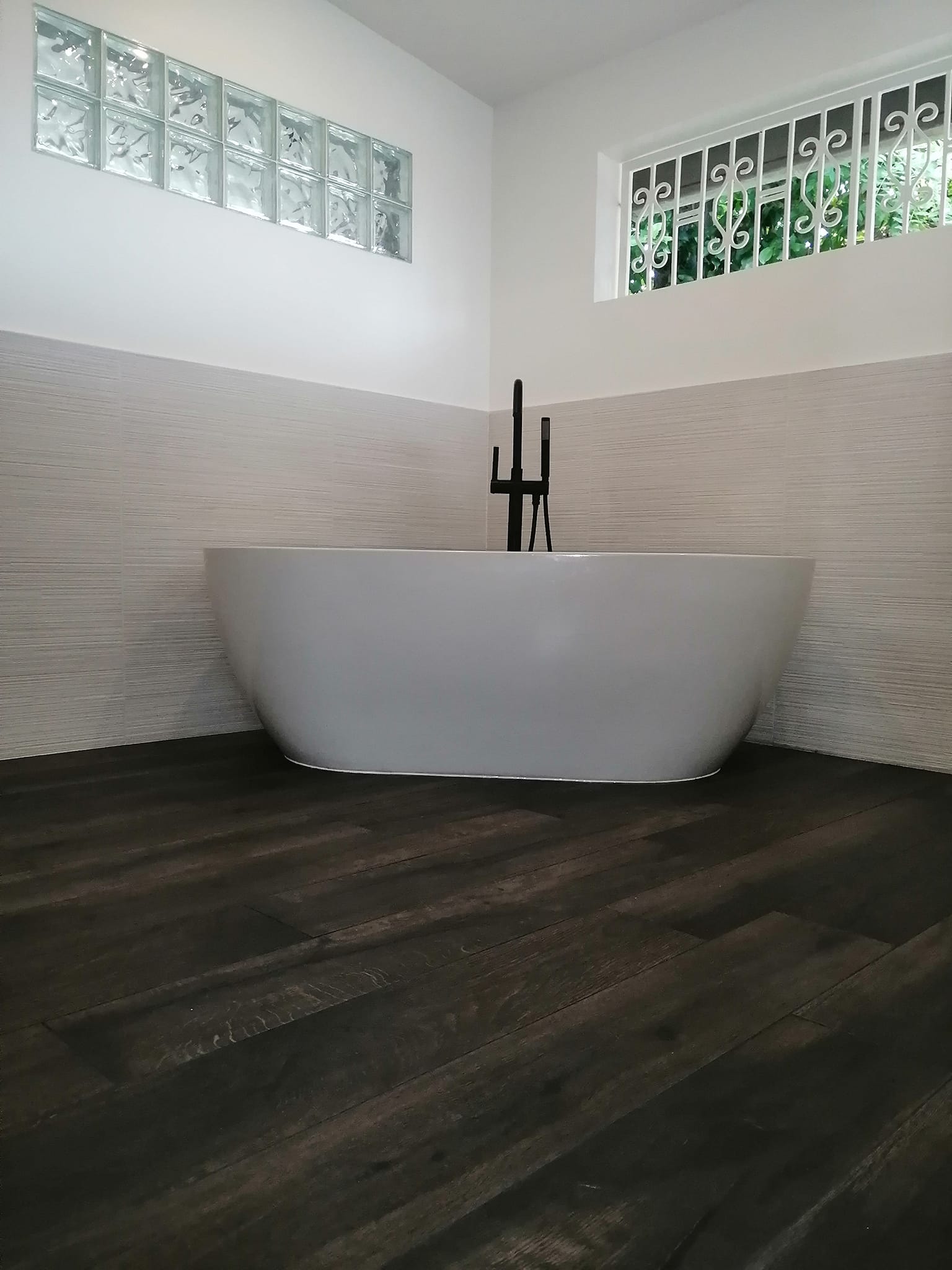 Finition de salle de bain contrôlée